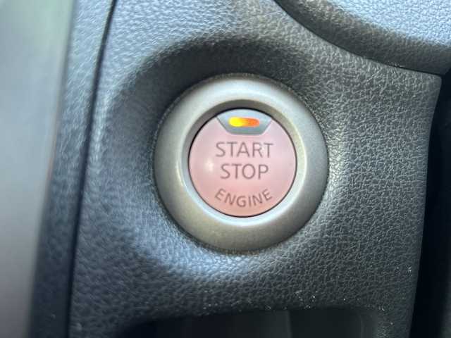 日産 ノート X FOUR 青森県 2015(平27)年 2.6万km ブリリアントシルバー 4WD/社外メモリナビ/Bluetooth・USB・SD・AUX/ETC/横滑り防止装置/エマージェンシーブレーキレス/ハロゲンヘッドライト/オートライト/プッシュスタート/インテリキー/スペアキー/14インチホイルスタッドレスタイヤ/14インチホイル夏タイヤあり