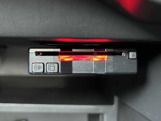 日産 ノート X FOUR 青森県 2015(平27)年 2.6万km ブリリアントシルバー 4WD/社外メモリナビ/Bluetooth・USB・SD・AUX/ETC/横滑り防止装置/エマージェンシーブレーキレス/ハロゲンヘッドライト/オートライト/プッシュスタート/インテリキー/スペアキー/14インチホイルスタッドレスタイヤ/14インチホイル夏タイヤあり