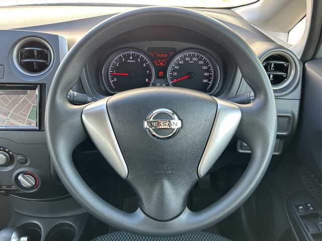 日産 ノート X FOUR 青森県 2015(平27)年 2.6万km ブリリアントシルバー 4WD/社外メモリナビ/Bluetooth・USB・SD・AUX/ETC/横滑り防止装置/エマージェンシーブレーキレス/ハロゲンヘッドライト/オートライト/プッシュスタート/インテリキー/スペアキー/14インチホイルスタッドレスタイヤ/14インチホイル夏タイヤあり
