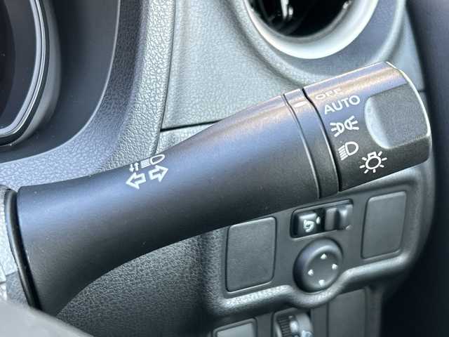 日産 ノート X FOUR 青森県 2015(平27)年 2.6万km ブリリアントシルバー 4WD/社外メモリナビ/Bluetooth・USB・SD・AUX/ETC/横滑り防止装置/エマージェンシーブレーキレス/ハロゲンヘッドライト/オートライト/プッシュスタート/インテリキー/スペアキー/14インチホイルスタッドレスタイヤ/14インチホイル夏タイヤあり