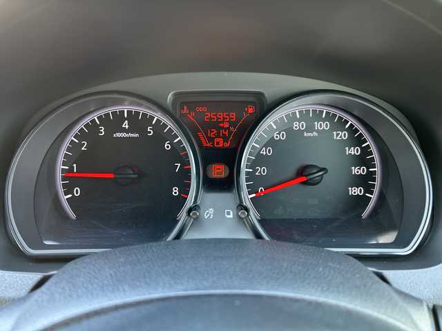 日産 ノート X FOUR 青森県 2015(平27)年 2.6万km ブリリアントシルバー 4WD/社外メモリナビ/Bluetooth・USB・SD・AUX/ETC/横滑り防止装置/エマージェンシーブレーキレス/ハロゲンヘッドライト/オートライト/プッシュスタート/インテリキー/スペアキー/14インチホイルスタッドレスタイヤ/14インチホイル夏タイヤあり