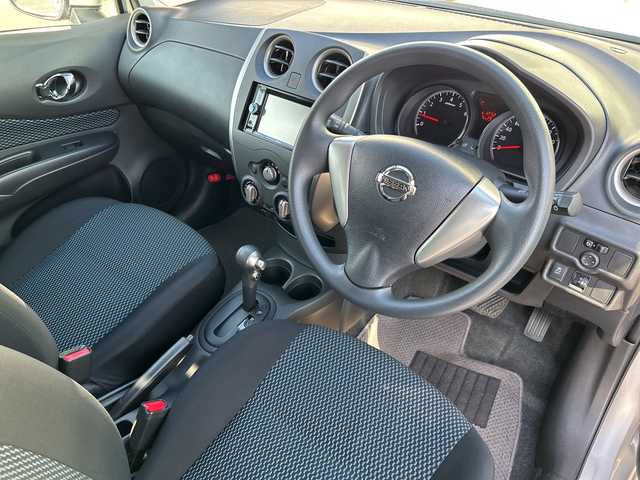 日産 ノート X FOUR 青森県 2015(平27)年 2.6万km ブリリアントシルバー 4WD/社外メモリナビ/Bluetooth・USB・SD・AUX/ETC/横滑り防止装置/エマージェンシーブレーキレス/ハロゲンヘッドライト/オートライト/プッシュスタート/インテリキー/スペアキー/14インチホイルスタッドレスタイヤ/14インチホイル夏タイヤあり