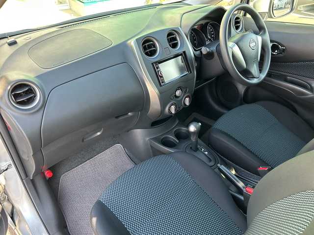 日産 ノート X FOUR 青森県 2015(平27)年 2.6万km ブリリアントシルバー 4WD/社外メモリナビ/Bluetooth・USB・SD・AUX/ETC/横滑り防止装置/エマージェンシーブレーキレス/ハロゲンヘッドライト/オートライト/プッシュスタート/インテリキー/スペアキー/14インチホイルスタッドレスタイヤ/14インチホイル夏タイヤあり