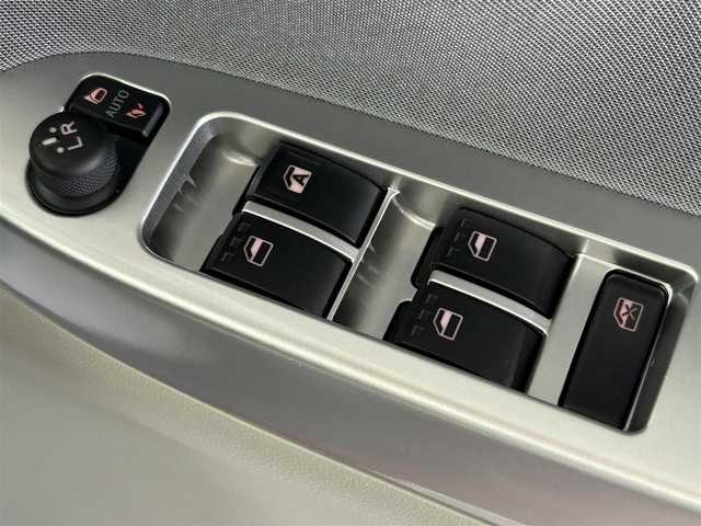 ダイハツ キャスト スタイル G SAⅢ 佐賀県 2018(平30)年 2.6万km ファイアークォーツレッドM 純正7インチナビ/Bluetooth/フルセグTV/DVD再生/USB入力端子/ＥＴＣ/ドライブレコーダー/ＬＥＤヘッドライト/ＬＥＤフォグランプ/オートライト/オートマチックハイビーム/電動格納ミラー/スマートキー/スペアキー有/ステアリングスイッチ/ダブルエアバック/衝突被害軽減システム/純正15インチアルミホイール/フロアマット/アイドリングストップ/オートエアコン