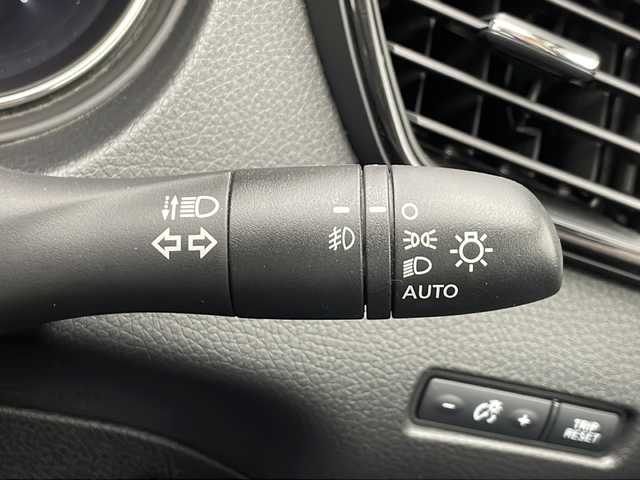 日産 エクストレイル 20Xi 千葉県 2018(平30)年 5.5万km ブリリアントホワイトパール 純正ナビ/・FM/AM CD SD BT USB フルセグTV/ワンオーナー/プロパイロット/衝突軽減ブレーキ/後側方車両検知警報/駐車支援/パワーバックドア/デジタルインナーミラー/アラウンドビューモニター/フルオートエアコン/電動パーキングブレーキ/オートブレーキホールド/ステアリングスイッチ/サングラスホルダー/ビルトインETC/ドライブレコーダー/合皮レザーシート/ＬＥＤヘッドライト/フォグランプ/ルーフレール/純正18インチアルミホイール/プッシュエンジンスタート/クリアランスソナー/後席用エアコン吹き出し口/純正フロアマット/電動格納ミラー/ウィンカーミラー/ドアバイザー