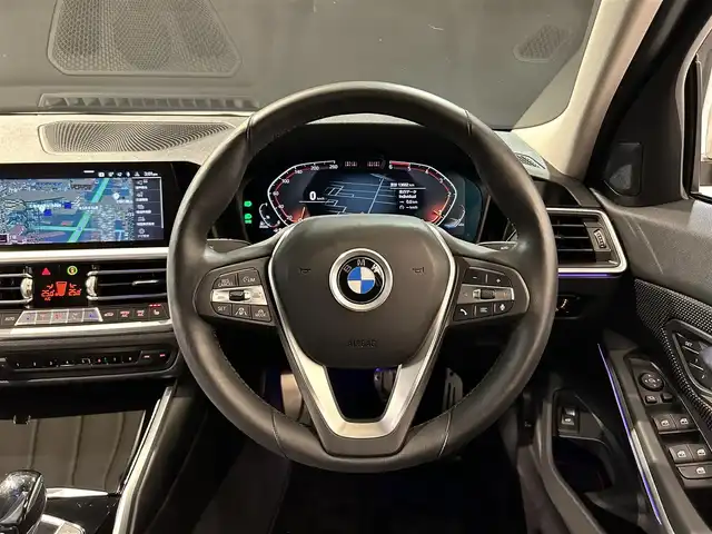 ＢＭＷ ＢＭＷ ３２０ｄ xDrive Mスポーツ EDシャドー 道央・札幌 2024(令6)年 0.7万km 白 ドライビング・アシスト・プロフェッショナル/　・ACC/　・レーン・ディパーチャー・ウォーニング/　・レーン・キーピング・アシスト/　・レーン・チェンジ・ウォーニング/パーキング・アシスト・プラス/　・パーキング・アシスト/　・アクティブPDC/　・サラウンドビューシステム/BMWヘッドアップディスプレイ/パワーシート(D/N）/シートヒーター(D/N）/ワイヤレスチャージング/コンフォートpkg/　・オートマチック・トランク・リッド・オペレーション/　・サンプロテクション・ガラス/　・ランバーサポート(D/N）/アンビエントライト/BMWライブ・コックピット/アクティブLEDヘッドライト/オートライト/レインセンサー/BMWコネクテッド・ドライブ・プロフェッショナル/ETC