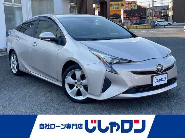 トヨタ プリウス S 埼玉県 2016(平28)年 14.5万km スティールブロンドM 純正ＳＤナビ/（AM/FM/CD/DVD/BT)/バックカメラ　/ワンセグＴＶ　/トヨタセーフティセンス　/オートハイビーム　/前方アラート　/車線逸脱防止　/クルーズコントロール　/ＥＴＣ　/純正フロアマット　/ＬＥＤヘッドライト　/オートライト