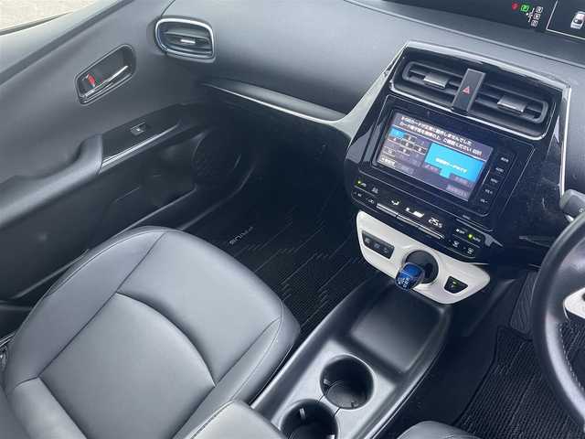 トヨタ プリウス S ツーリングセレクション 道央・札幌 2016(平28)年 9.1万km スティールブロンドM 4WD/純正SDナビ(フルセグ、CD、DVD、Bt)/合皮シート/バックカメラ/シートヒーター(D/N)/スマートキー/プッシュスタート/ＬＥＤオートライト/ETC/純正17インチAW/取扱説明書/新車時保証書