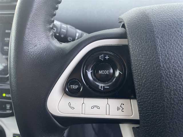 トヨタ プリウス S ツーリングセレクション 道央・札幌 2016(平28)年 9.1万km スティールブロンドM 4WD/純正SDナビ(フルセグ、CD、DVD、Bt)/合皮シート/バックカメラ/シートヒーター(D/N)/スマートキー/プッシュスタート/ＬＥＤオートライト/ETC/純正17インチAW/取扱説明書/新車時保証書
