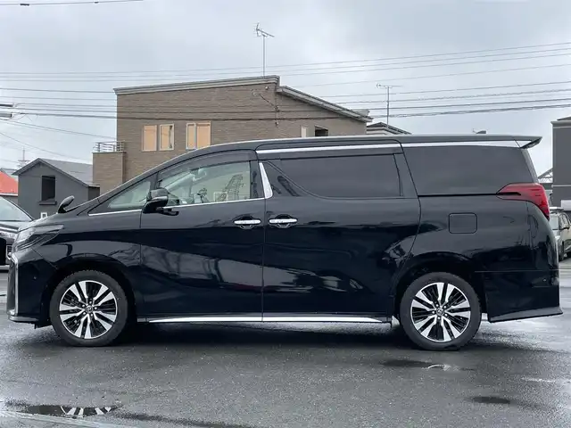 トヨタ アルファード SC 道央・札幌 2018(平30)年 1.6万km ブラック ４WD/JBLプレミアムサウンドシステム/純正ディーラーOPナビ/CD/DVD/BT/フルセグ/純正フリップダウンモニター/トヨタセーフティセンス/プリクラッシュセーフティ/横滑り防止装置/レーダークルーズコントロール/レーンキープアシスト/パーキングアシスト/クリアランスソナー/ブラインドスポットモニター/パーキングサポートブレーキ/バックカメラ/ビルトインETC2.0/ドライブレコーダー/アイドリングストップ/両側パワースライドドア/パワーバックドア/前席/２列目パワーシート/前席シートヒーター/前席エアシート/D席メモリーシート/N席/２列目オットマン/ステアリングリモコン/ハンドルヒーター/AC100V/自動防眩ミラー/電動パーキング/ブレーキホールド/MTモード付AT/プッシュスタート/スマートキー/純正リモートスタート/LEDヘッドライト/オートライト/オートハイビーム/フォグランプ/電動格納ミラー/ウィンカーミラー/純正フロアマット/ドアバイザー/スペアキー