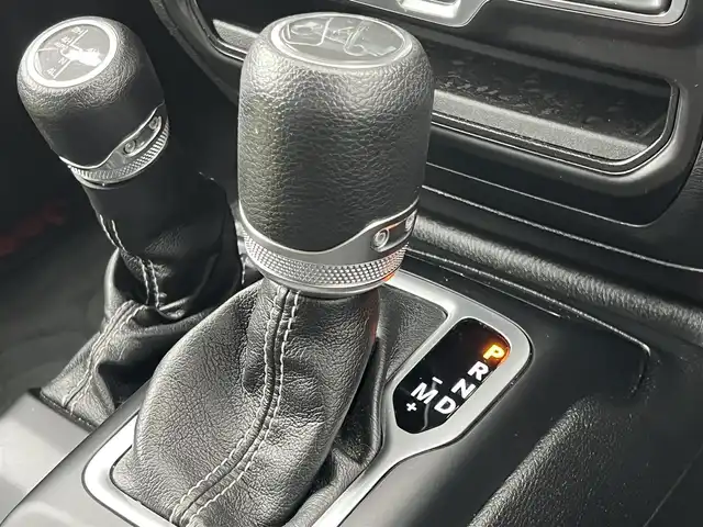 クライスラー・ジープ ジープ ラングラー アンリミテッド サハラ 静岡県 2020(令2)年 3.5万km 黒 アダプティブクルーズコントロール/電動サイドステップ/サンライダートップ（ハードトップ積み込み）/純正ナビ/（フルセグ/BT）/F/Bカメラ/前後ドライブレコーダー/前後コーナーセンサー/ブランドスポットアシスト/LEDヘッドライト/純正18インチアルミホイール/ETC2.0/スマートキーメモリナビ