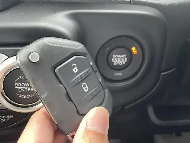 クライスラー・ジープ ジープ ラングラー アンリミテッド サハラ 滋賀県 2020(令2)年 3.6万km 黒 アダプティブクルーズコントロール/電動サイドステップ/サンライダートップ（ハードトップ積み込み）/純正ナビ/（フルセグ/BT）/F/Bカメラ/前後ドライブレコーダー/前後コーナーセンサー/ブランドスポットアシスト/LEDヘッドライト/純正18インチアルミホイール/ETC2.0q/スマートキー