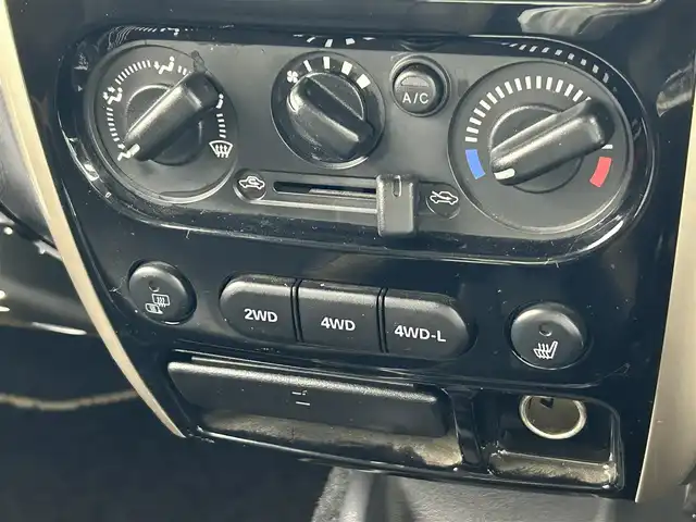 スズキ ジムニー ランドベンチャー 熊本県 2017(平29)年 8.8万km クールカーキPM ５速MT/社外7インチナビMIDV-S708（ＤＶＤ・ＣＤ・フルセグ・ＢＴ・ＳＤ・ｉｐｏｄ・ＵＳＢ）/バックカメラ　/社外前方ドライブレコーダー　/ＥＴＣ　/前席シートヒーター　/純正フロアマット/純正１６インチＡＷ　/ＨＩＤライト　/フォグライト/リモコンキー