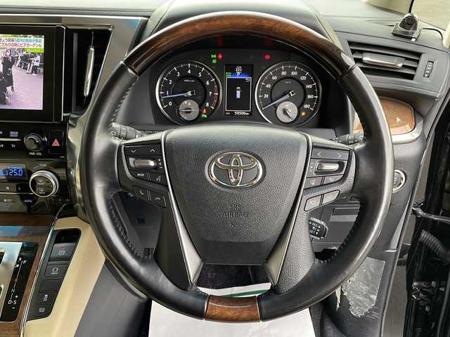 トヨタ アルファード エグゼクティブ ラウンジ 道北・旭川 2017(平29)年 6万km ブラック 4WD/禁煙車/Wサンルーフ /メーカーOP・ＳＤナビ/　ＣＤ・ＤＶＤ・ＢＤ・ＳＤ・ＢＴ・フルセグ/ＪＢＬプレミアムサウンドシステム/ベージュ革シート/全方位カメラ/テレビキャンセラー/リアエンターテイメントシステム/１００Ｖコンセント・HDMI・VIDEO入力/プリクラッシュセーフティ/追従型クルーズコントロール/オートライト・オートハイビーム/ブレーキホールド/クリアランスソナー/純正１７インチアルミ夏タイヤ/ウッドコンビハンドル/ハンドルヒーター/両側パワースライドドア/電動リアゲート/前席シートヒーター/助手席・２列目オットマン/２列目パワーシート・エアシート/新車時保証書/ETC２．０