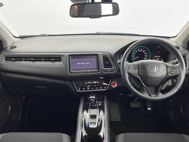 ホンダ ヴェゼル ハイブリッド X ホンダセンシング 千葉県 2020(令2)年 2.8万km クリスタルブラックパール ホンダセンシング/・衝突軽減ブレーキ/・先行車発進お知らせ機能/・標識認識機能/純正8インチSDナビ/CD DVD BT フルセグ/バックカメラ/アダプティブクルーズコントロール/パドルシフト/LEDオートライト/純正16インチアルミホイール/革巻きステアリング/ステアリングスイッチ/パーキングスイッチ/ブレーキホールド/プッシュスタート/スマートキー/ビルトインETC