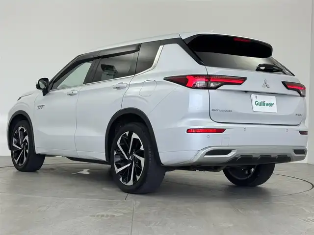 三菱 アウトランダー ＰＨＥＶ P 愛知県 2022(令4)年 5.2万km パール 純正ナビ/BOSEプレミアムサウンド/全方位カメラ/アダプティブクルーズコントロール/ブラインドスポットモニター/ヘッドアップディスプレイ/レザーシート/パワーシート/シートヒーター/シートマッサージ/ステアリングヒーター/オートライト/オートマチックハイビーム/AC1500W/置くだけ受電/ドアバイザー/メモリシート/ドアバイザー/純正LEDライト/フルセグTV/ETC装備