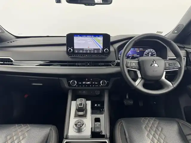 三菱 アウトランダー ＰＨＥＶ P 愛知県 2022(令4)年 5.2万km パール 純正ナビ/BOSEプレミアムサウンド/全方位カメラ/アダプティブクルーズコントロール/ブラインドスポットモニター/ヘッドアップディスプレイ/レザーシート/パワーシート/シートヒーター/シートマッサージ/ステアリングヒーター/オートライト/オートマチックハイビーム/AC1500W/置くだけ受電/ドアバイザー/メモリシート/ドアバイザー/純正LEDライト/フルセグTV/ETC装備