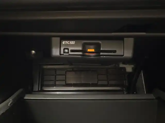 三菱 アウトランダー ＰＨＥＶ P 愛知県 2022(令4)年 5.2万km パール 純正ナビ/BOSEプレミアムサウンド/全方位カメラ/アダプティブクルーズコントロール/ブラインドスポットモニター/ヘッドアップディスプレイ/レザーシート/パワーシート/シートヒーター/シートマッサージ/ステアリングヒーター/オートライト/オートマチックハイビーム/AC1500W/置くだけ受電/ドアバイザー/メモリシート/ドアバイザー/純正LEDライト/フルセグTV/ETC装備