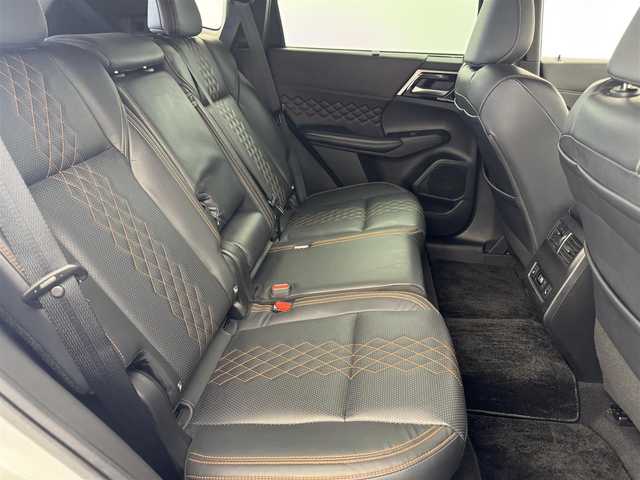 三菱 アウトランダー ＰＨＥＶ P 愛知県 2022(令4)年 5.2万km パール 純正ナビ/BOSEプレミアムサウンド/全方位カメラ/アダプティブクルーズコントロール/ブラインドスポットモニター/ヘッドアップディスプレイ/レザーシート/パワーシート/シートヒーター/シートマッサージ/ステアリングヒーター/オートライト/オートマチックハイビーム/AC1500W/置くだけ受電/ドアバイザー/メモリシート/ドアバイザー/純正LEDライト/フルセグTV/ETC装備