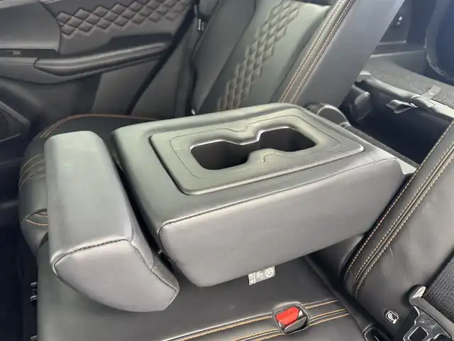 三菱 アウトランダー ＰＨＥＶ P 愛知県 2022(令4)年 5.2万km パール 純正ナビ/BOSEプレミアムサウンド/全方位カメラ/アダプティブクルーズコントロール/ブラインドスポットモニター/ヘッドアップディスプレイ/レザーシート/パワーシート/シートヒーター/シートマッサージ/ステアリングヒーター/オートライト/オートマチックハイビーム/AC1500W/置くだけ受電/ドアバイザー/メモリシート/ドアバイザー/純正LEDライト/フルセグTV/ETC装備