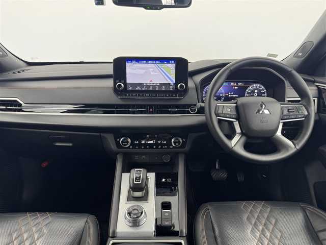 三菱 アウトランダー ＰＨＥＶ P 愛知県 2022(令4)年 5.2万km パール 純正ナビ/BOSEプレミアムサウンド/全方位カメラ/アダプティブクルーズコントロール/ブラインドスポットモニター/ヘッドアップディスプレイ/レザーシート/パワーシート/シートヒーター/シートマッサージ/ステアリングヒーター/オートライト/オートマチックハイビーム/AC1500W/置くだけ受電/ドアバイザー/メモリシート/ドアバイザー/純正LEDライト/フルセグTV/ETC装備