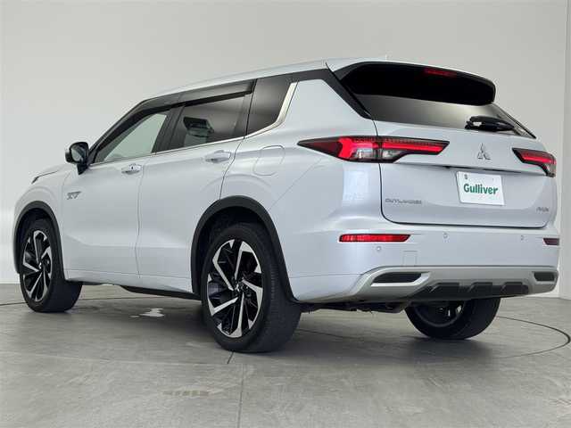 三菱 アウトランダー ＰＨＥＶ P 愛知県 2022(令4)年 5.2万km パール 純正ナビ/BOSEプレミアムサウンド/全方位カメラ/アダプティブクルーズコントロール/ブラインドスポットモニター/ヘッドアップディスプレイ/レザーシート/パワーシート/シートヒーター/シートマッサージ/ステアリングヒーター/オートライト/オートマチックハイビーム/AC1500W/置くだけ受電/ドアバイザー/メモリシート/ドアバイザー/純正LEDライト/フルセグTV/ETC装備