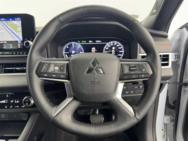 三菱 アウトランダー ＰＨＥＶ P 愛知県 2022(令4)年 5.2万km パール 純正ナビ/BOSEプレミアムサウンド/全方位カメラ/アダプティブクルーズコントロール/ブラインドスポットモニター/ヘッドアップディスプレイ/レザーシート/パワーシート/シートヒーター/シートマッサージ/ステアリングヒーター/オートライト/オートマチックハイビーム/AC1500W/置くだけ受電/ドアバイザー/メモリシート/ドアバイザー/純正LEDライト/フルセグTV/ETC装備
