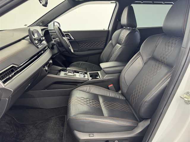 三菱 アウトランダー ＰＨＥＶ P 愛知県 2022(令4)年 5.2万km パール 純正ナビ/BOSEプレミアムサウンド/全方位カメラ/アダプティブクルーズコントロール/ブラインドスポットモニター/ヘッドアップディスプレイ/レザーシート/パワーシート/シートヒーター/シートマッサージ/ステアリングヒーター/オートライト/オートマチックハイビーム/AC1500W/置くだけ受電/ドアバイザー/メモリシート/ドアバイザー/純正LEDライト/フルセグTV/ETC装備