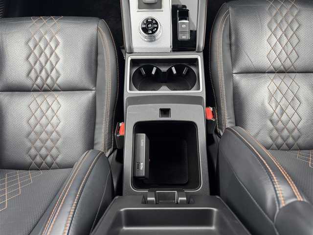 三菱 アウトランダー ＰＨＥＶ P 愛知県 2022(令4)年 5.2万km パール 純正ナビ/BOSEプレミアムサウンド/全方位カメラ/アダプティブクルーズコントロール/ブラインドスポットモニター/ヘッドアップディスプレイ/レザーシート/パワーシート/シートヒーター/シートマッサージ/ステアリングヒーター/オートライト/オートマチックハイビーム/AC1500W/置くだけ受電/ドアバイザー/メモリシート/ドアバイザー/純正LEDライト/フルセグTV/ETC装備