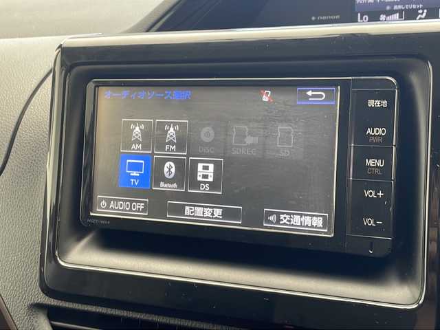 トヨタ エスクァイア Gi 沖縄県 2015(平27)年 7.7万km ホワイトパールクリスタルシャイン 純正SDナビ（NSZT-W64）/　CD/DVD/SD/BT/フルセグ/リアエンターテインメント/バックカメラ/ETC/前後ドライブレコーダー/両側パワースライドドア/クルーズコントロール/コーナーセンサー/合皮シート/前席シートヒーター/LEDヘッドライト/オートライト/純正１５インチAW/純正フロアマット/プッシュスタート/スマートキ/スペアキー