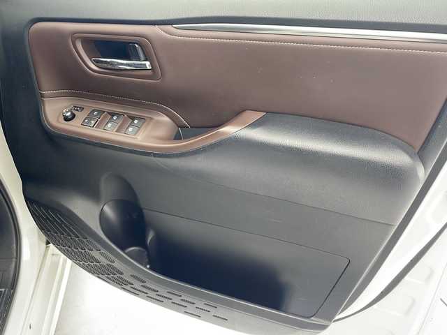 トヨタ エスクァイア Gi 沖縄県 2015(平27)年 7.7万km ホワイトパールクリスタルシャイン 純正SDナビ（NSZT-W64）/　CD/DVD/SD/BT/フルセグ/リアエンターテインメント/バックカメラ/ETC/前後ドライブレコーダー/両側パワースライドドア/クルーズコントロール/コーナーセンサー/合皮シート/前席シートヒーター/LEDヘッドライト/オートライト/純正１５インチAW/純正フロアマット/プッシュスタート/スマートキ/スペアキー