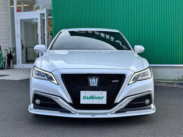 トヨタ クラウン ハイブリッド RS 宮城県 2021(令3)年 4.4万km プレシャスホワイトパール セーフティパッケージプラス/・カラーヘッドアップディスプレイ/・パーキングサポートブレーキ/リアカメラディテクション/・パノラミックビューモニター/＝＝＝/エイムゲインフロントスポイラー/エイムゲイン20インチAW/TRDリヤバンパースポイラー/BLITZ車高調（BLITZ DSC Plus）/セーフティセンス/・レーントレーシングアシスト/・レーダークルーズコントロール/・プリクラッシュセーフティ/・アダプティブハイビームシステム/・ロードサインアシスト/・先行車発進告知機能/・ドライバー異常時対応システム/ブラインドスポットモニター/リアクロストラフィックオートブレーキ/リアクロストラフィックアラート/純正12.3インチナビ/・CD/DVD/・Blu-ray/・Bluetooth/・フルセグTV/ビルトインETC2.0/ドライブレコーダー/GPSレーダー探知機（ZERO 706V）/ハーフレザーシート/シートヒーター/ステアリングヒーター/電動パーキングブレーキ/ブレーキホールド/3眼LEDヘッドランプ/シーケンシャルターンランプ/フロアマット
