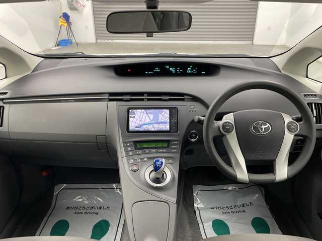 トヨタ プリウス S 三重県 2010(平22)年 3.5万km スーパーホワイトⅡ メモリーナビ【NSZT-W60】/・フルセグＴＶ/CD/ＤＶＤ/Bluetoothオーディオ/バックカメラ/ビルトインETC/スマートキー/プッシュスタート/15インチアルミホイール/フォグライト/フロアマット
