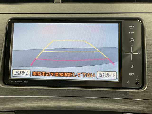 トヨタ プリウス S 三重県 2010(平22)年 3.5万km スーパーホワイトⅡ メモリーナビ【NSZT-W60】/・フルセグＴＶ/CD/ＤＶＤ/Bluetoothオーディオ/バックカメラ/ビルトインETC/スマートキー/プッシュスタート/15インチアルミホイール/フォグライト/フロアマット
