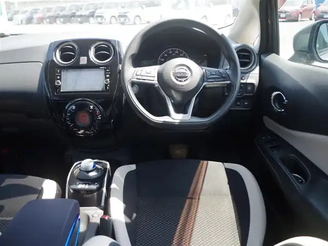 日産 ノート e－パワー X 千葉県 2018(平30)年 4.9万km ダークメタルグレー エマージェンシーブレーキ/クルーズコントロール/純正メモリーナビ/地デジTV/【DVD/CD再生機能　Bluetooth接続】/アラウンドビューモニター/ETC/LEDヘッドライト/ウインカーミラー/コーナーセンサー/インテリジェントキー