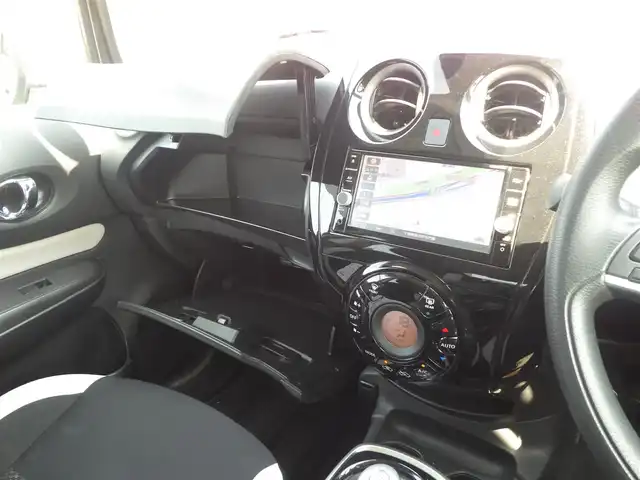 日産 ノート e－パワー X 千葉県 2018(平30)年 4.9万km ダークメタルグレー エマージェンシーブレーキ/クルーズコントロール/純正メモリーナビ/地デジTV/【DVD/CD再生機能　Bluetooth接続】/アラウンドビューモニター/ETC/LEDヘッドライト/ウインカーミラー/コーナーセンサー/インテリジェントキー
