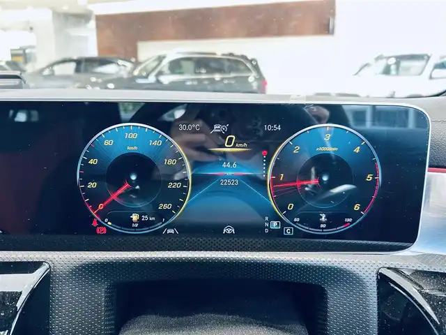 メルセデス・ベンツ ＣＬＡ２００ｄ AMGライン 大阪府 2019(令1)年 2.3万km ジュピターレッド レーダーセーフティP/サンルーフ/HUD/赤黒革/メモリ付きパワーシート/シートヒーター/純正ナビ/TV/360度カメラ/ACC/ブラインドスポット/純正18インチAW/LEDヘッドライト/アンビエントライト/クリアランスソナー/ワイヤレス充電