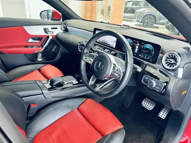 メルセデス・ベンツ ＣＬＡ２００ｄ AMGライン 大阪府 2019(令1)年 2.3万km ジュピターレッド レーダーセーフティP/サンルーフ/HUD/赤黒革/メモリ付きパワーシート/シートヒーター/純正ナビ/TV/360度カメラ/ACC/ブラインドスポット/純正18インチAW/LEDヘッドライト/アンビエントライト/クリアランスソナー/ワイヤレス充電