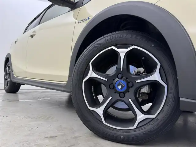 トヨタ アクア クロスオーバー 福岡県 2017(平29)年 6.6万km ベージュ 社外ナビ（フルセグＴＶ、ＢＴ）　/ビルトインＥＴＣ　/バックカメラ　/衝突被害軽減システム　/横滑り防止装置　/レーンキープ　/シートヒーター　/オートハイビーム　/ＡＢＳ　/モデリスタ１６インチアルミホイール
