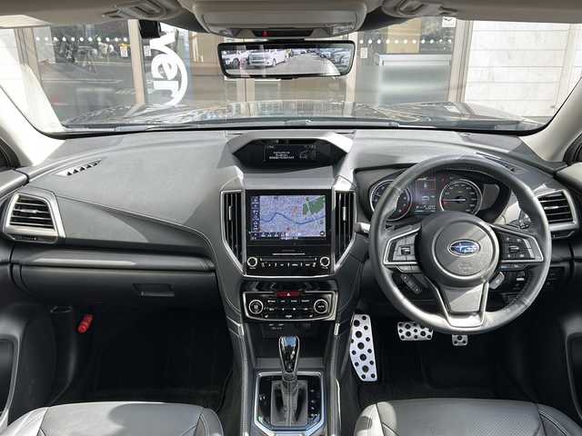 スバル フォレスター ハイブリッド アドバンス 岩手県 2022(令4)年 2.3万km クリスタルブラックシリカ ワンオーナー/4WD/純正ナビ/アイサイト/・衝突軽減/・レーンキープ（先行車追従、中央維持）/・先行車捕捉/・青信号検知/・後進速度リミッター/・RAB/前方ドライブレコーダー/アダプティブクルーズコントロール/バックカメラ/フロントカメラ/サイドカメラ/ステアリングスイッチ/ステアリングヒーター/シートヒーター/パワーシート/シートメモリー/パワーバックドア/LEDヘッドライト/LEDフォグランプ/オートライト/オートマチックハイビーム/革巻きステアリング/フルセグTV/Bluetooth/純正18インチアルミホイール/冬タイヤ有（純正17インチアルミホイール）/純正フロアマット/プッシュスタート/スマートキー
