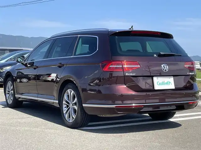 フォルクスワーゲン パサート ヴァリアント TSI コンフォート 佐賀県 2016(平28)年 9万km ワイン 純正8インチメモリーナビゲーション/・フルセグTV/CD/DVD/SD/Bluetooth/バックカメラ/前方ドライブレコーダー/ビルトインETC(DSRC)/イージーオープン＆イージークローズ/電子パーキングブレーキ/AUTO HOLD機能/後席エアコン/DN席パワーシート(D席メモリー機能付)/DN席シートヒーター/シートベンチレーション/ISOFIX対応/パドルシフト/革巻きステアリング/ステアリングリモコン/純正17インチアルミホイール/純正LEDヘッドライト/純正フォグランプ/リヤフォグランプ/純正フロアマット/新車保証書/取扱説明書/スペアキー１本/IQ.DRIVE/・アダプティブクルーズコントロール/・アダプティブレーンガイド/・パークディスタンスコントロール/・歩行者検知機能/・疲労検知システム/・プリクラッシュセーフティシステム/・油温モニター/・空気圧モニター