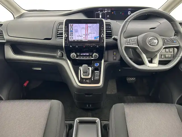 日産 セレナ e－パワー ハイウェイスター V 千葉県 2018(平30)年 3.8万km ブリリアントホワイトパール 禁煙車/プロパイロット/エマージェンシーブレーキ/純正9インチナビ/・MM517D-L/・CD/DVD/BD/BT/フルセグTV/アラウンドビューモニター/純正フリップダウンモニター/デジタルインナールームミラー/オートクルーズコントロール/両側電動スライドドア/ステアリングヒーター/ETC/LEDヘッドライト/オートライト/コーナーセンサー/電動パーキングブレーキ/ブレーキホールド/スマートキー