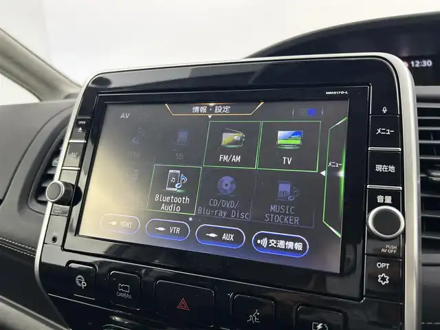 日産 セレナ e－パワー ハイウェイスター V 千葉県 2018(平30)年 3.8万km ブリリアントホワイトパール 禁煙車/プロパイロット/エマージェンシーブレーキ/純正9インチナビ/・MM517D-L/・CD/DVD/BD/BT/フルセグTV/アラウンドビューモニター/純正フリップダウンモニター/デジタルインナールームミラー/オートクルーズコントロール/両側電動スライドドア/ステアリングヒーター/ETC/LEDヘッドライト/オートライト/コーナーセンサー/電動パーキングブレーキ/ブレーキホールド/スマートキー