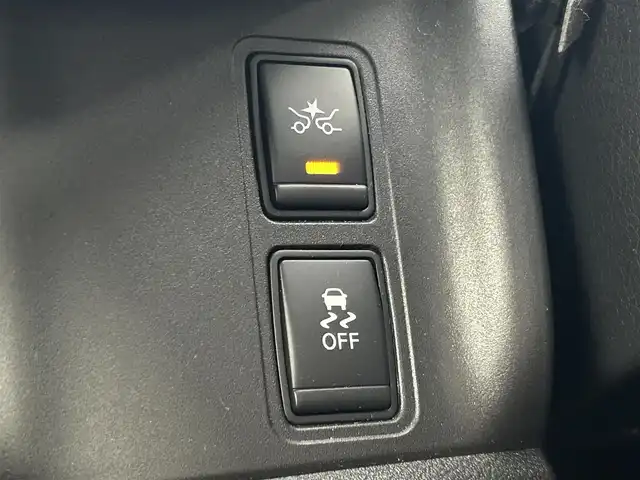 日産 セレナ e－パワー ハイウェイスター V 千葉県 2018(平30)年 3.8万km ブリリアントホワイトパール 禁煙車/プロパイロット/エマージェンシーブレーキ/純正9インチナビ/・MM517D-L/・CD/DVD/BD/BT/フルセグTV/アラウンドビューモニター/純正フリップダウンモニター/デジタルインナールームミラー/オートクルーズコントロール/両側電動スライドドア/ステアリングヒーター/ETC/LEDヘッドライト/オートライト/コーナーセンサー/電動パーキングブレーキ/ブレーキホールド/スマートキー