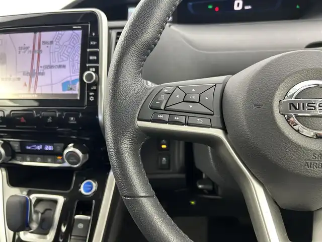 日産 セレナ e－パワー ハイウェイスター V 千葉県 2018(平30)年 3.8万km ブリリアントホワイトパール 禁煙車/プロパイロット/エマージェンシーブレーキ/純正9インチナビ/・MM517D-L/・CD/DVD/BD/BT/フルセグTV/アラウンドビューモニター/純正フリップダウンモニター/デジタルインナールームミラー/オートクルーズコントロール/両側電動スライドドア/ステアリングヒーター/ETC/LEDヘッドライト/オートライト/コーナーセンサー/電動パーキングブレーキ/ブレーキホールド/スマートキー