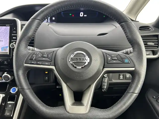 日産 セレナ e－パワー ハイウェイスター V 千葉県 2018(平30)年 3.8万km ブリリアントホワイトパール 禁煙車/プロパイロット/エマージェンシーブレーキ/純正9インチナビ/・MM517D-L/・CD/DVD/BD/BT/フルセグTV/アラウンドビューモニター/純正フリップダウンモニター/デジタルインナールームミラー/オートクルーズコントロール/両側電動スライドドア/ステアリングヒーター/ETC/LEDヘッドライト/オートライト/コーナーセンサー/電動パーキングブレーキ/ブレーキホールド/スマートキー