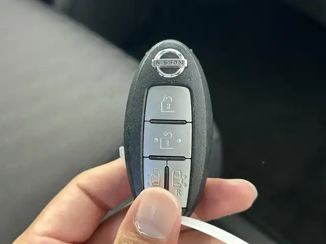 日産 セレナ e－パワー ハイウェイスター V 千葉県 2018(平30)年 3.8万km ブリリアントホワイトパール 禁煙車/プロパイロット/エマージェンシーブレーキ/純正9インチナビ/・MM517D-L/・CD/DVD/BD/BT/フルセグTV/アラウンドビューモニター/純正フリップダウンモニター/デジタルインナールームミラー/オートクルーズコントロール/両側電動スライドドア/ステアリングヒーター/ETC/LEDヘッドライト/オートライト/コーナーセンサー/電動パーキングブレーキ/ブレーキホールド/スマートキー