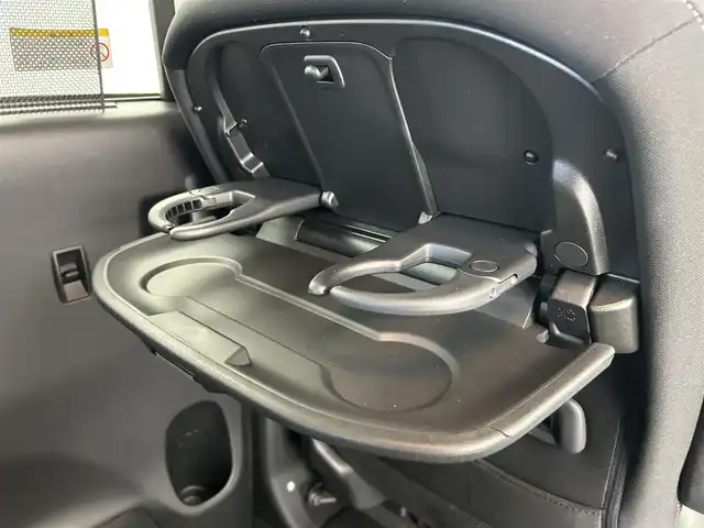 日産 セレナ e－パワー ハイウェイスター V 千葉県 2018(平30)年 3.8万km ブリリアントホワイトパール 禁煙車/プロパイロット/エマージェンシーブレーキ/純正9インチナビ/・MM517D-L/・CD/DVD/BD/BT/フルセグTV/アラウンドビューモニター/純正フリップダウンモニター/デジタルインナールームミラー/オートクルーズコントロール/両側電動スライドドア/ステアリングヒーター/ETC/LEDヘッドライト/オートライト/コーナーセンサー/電動パーキングブレーキ/ブレーキホールド/スマートキー