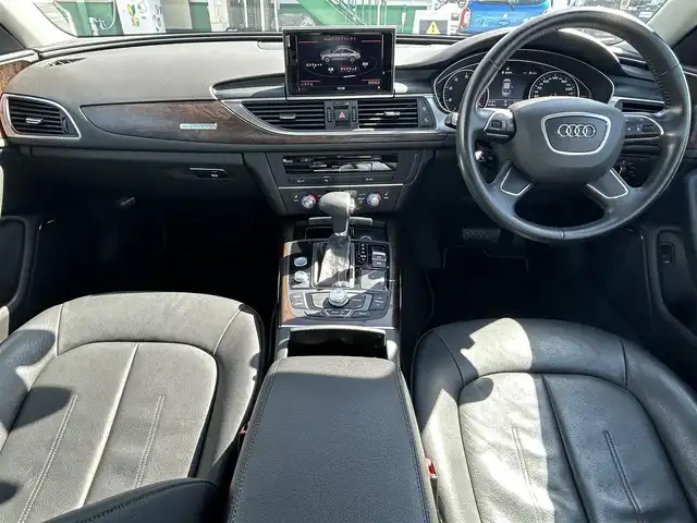 アウディ Ａ６ 2．8 FSI クワトロ 福島県 2013(平25)年 8.8万km グレイシアホワイトメタリック 4WD/純正ナビ（CD、SD、TV、DVD、BT、AM、FM）/クルーズコントロール/黒革シート/前席パワーシート (D席メモリ付)/全席シートヒーター/プッシュスタート/パーキングエイド/オートブレーキホールド/BOSEスピーカー/バックカメラ/アイドリングストップ/横滑り防止/LEDヘッドライト/オートライト/ウィンカーミラー/革巻ステアリング/ステアリングスイッチ/フロアマット/ETC/車外ドラレコ（ユピテル）