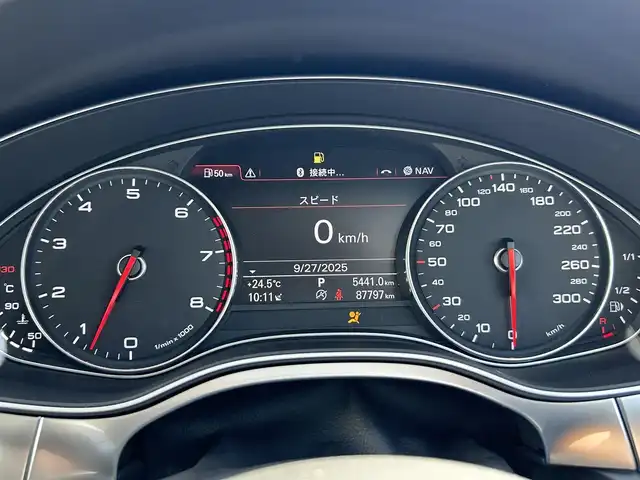 アウディ Ａ６ 2．8 FSI クワトロ 福島県 2013(平25)年 8.8万km グレイシアホワイトメタリック 4WD/純正ナビ（CD、SD、TV、DVD、BT、AM、FM）/クルーズコントロール/黒革シート/前席パワーシート (D席メモリ付)/全席シートヒーター/プッシュスタート/パーキングエイド/オートブレーキホールド/BOSEスピーカー/バックカメラ/アイドリングストップ/横滑り防止/LEDヘッドライト/オートライト/ウィンカーミラー/革巻ステアリング/ステアリングスイッチ/フロアマット/ETC/車外ドラレコ（ユピテル）
